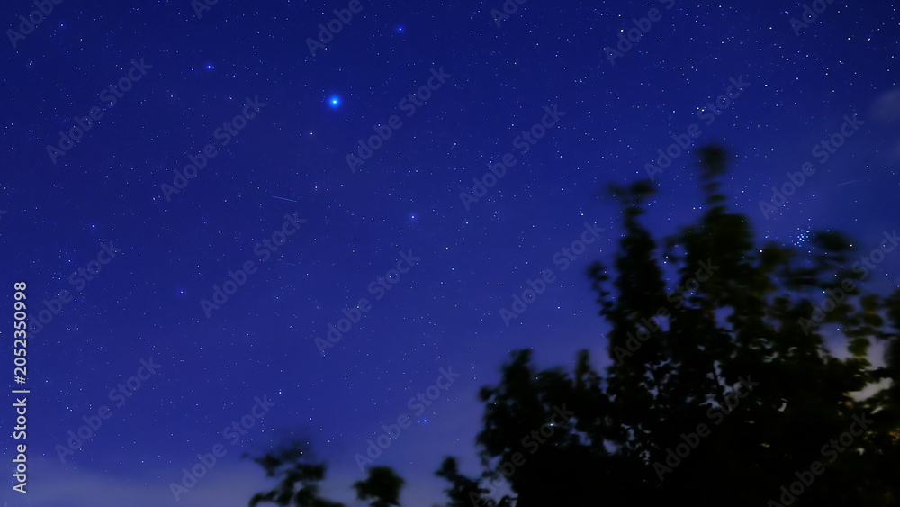 Obraz premium Planet conjunction, Milky Way stars and landscape scenery silhouettes.