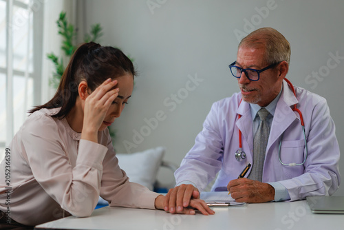 Quadro su tela Female patient tearful and anxious during a clinic consultation while a compassi