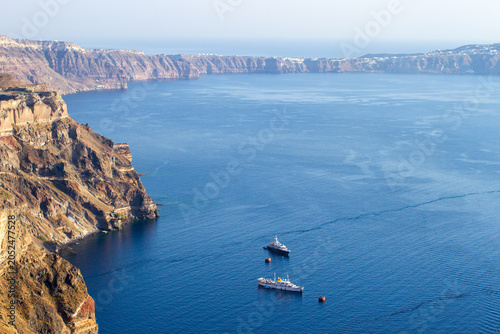 Foto Cruise ships in the caldera of Santorini, Greece