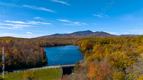 Billede på lærred Aerial View Of The Changing Of The Leaves In The North Carolina Mountains