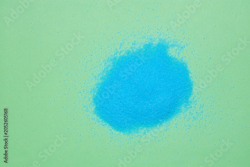Fotografía Blue sea salt heap - Copper sulfate