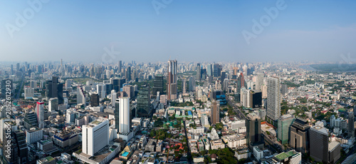 Tableau sur toile Elevated view of Bangkok vibrant city, revealing countless towering buildings an