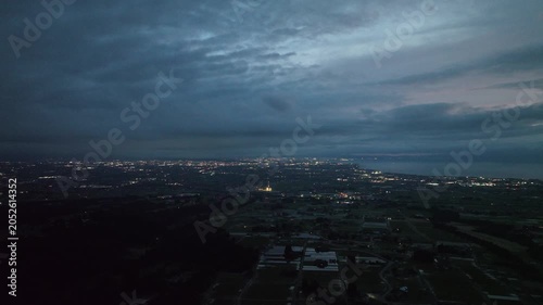 日本の富山県滑川市の丘陵部から見た富山湾と富山市周辺のあかり