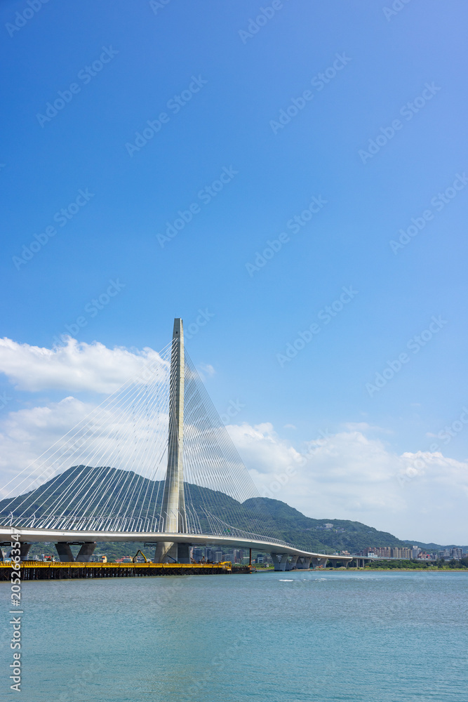 Obraz premium Tamsui Danjiang Bridge in Taipei city