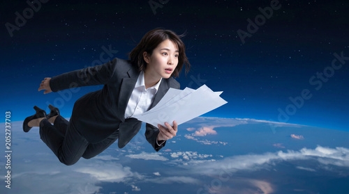 宇宙空間を飛ぶ書類を持った日本人ビジネスウーマン