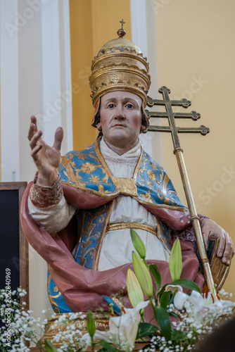 Foto Isernia, the statue of the patron saint, Saint Peter Celestine.
