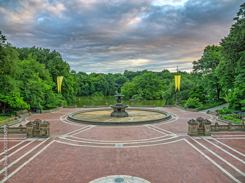 Obraz na płótnie Bethesda Terrace and Fountain , early morning summer