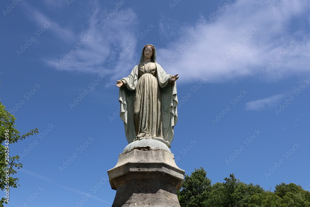 Fototapeta premium La vierge du choléra, ville de Baume les Dames, département du Doubs, France