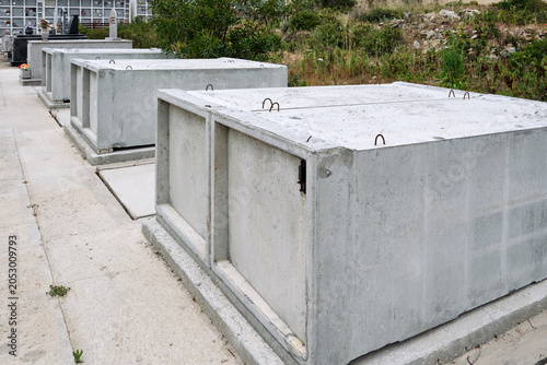 Фотография nouvelle tombe de cimetière vide en béton