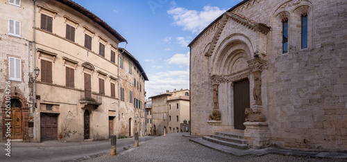 Schilderij op canvas Historic Romanesque Church and Medieval Street in an Italian Old Town