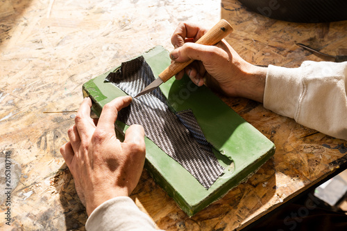 Canvas-taulu Close-up of Hands Working With a Mold to Create a Carbon Fiber Part for a Cello