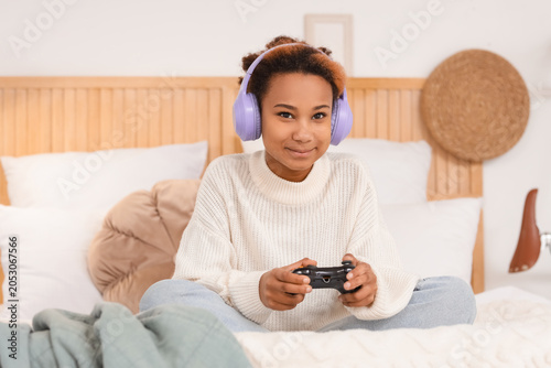 Teenage African-American gi...