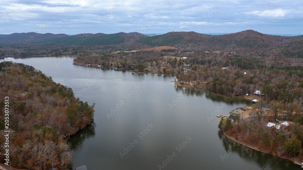 Obraz premium Aerial Drone View of Calm Alabama Lake Surrounded by Forest