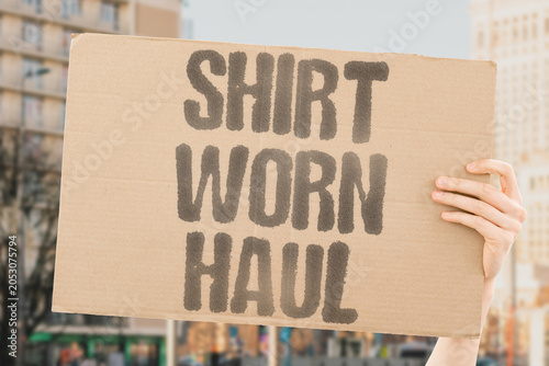 Schilderij op canvas "Shirt worn haul" Garment featured in online haul