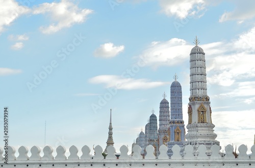The pagodas are lined up under the blue sky.