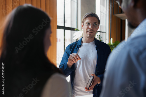 Obraz na plátně Business professional leading a collaborative meeting, using hand gestures to pr