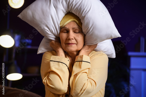 Senior woman with pillow su...