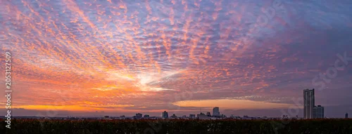 Panel kuchenny z motywem Panoramic dramatic sunset sky with orange altocumulus clouds over cityscape horizon at dusk beautiful twilight background