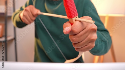 Photography A confident businessperson draws a bow in front of a laptop, symbolizing the pursuit of goals and business growth
