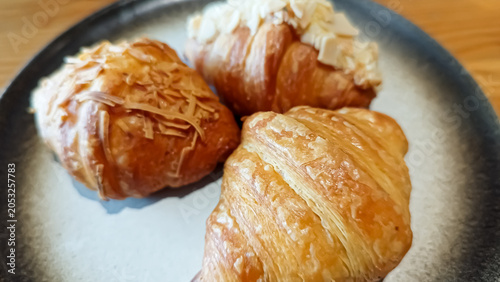 Foto Close-up of mini croissants on a plate