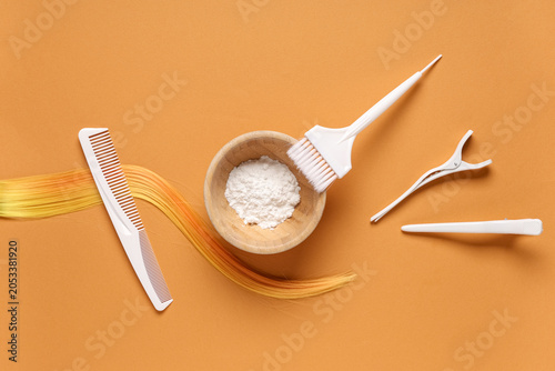 Hair dyeing tools with blea...