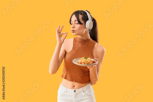 Young woman enjoying delici...