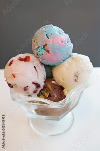  Assorted artisanal ice cream scoops in a glass bowl