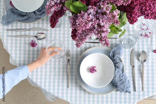 Elegant dining table settin...