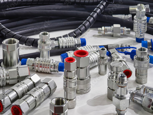 Cuadro en lienzo Variety of metal fittings and hoses used in mechanical systems on a table in a w