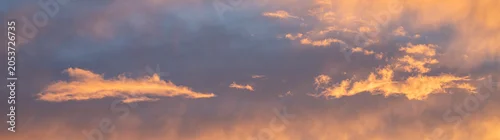 Panel kuchenny z motywem Beautiful dramatic sunset sky with orange illuminated clouds and dark blue background