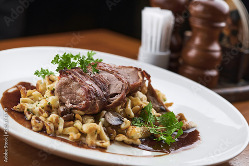 Konstfotografi Sliced roast meat with pasta and mushroom sauce