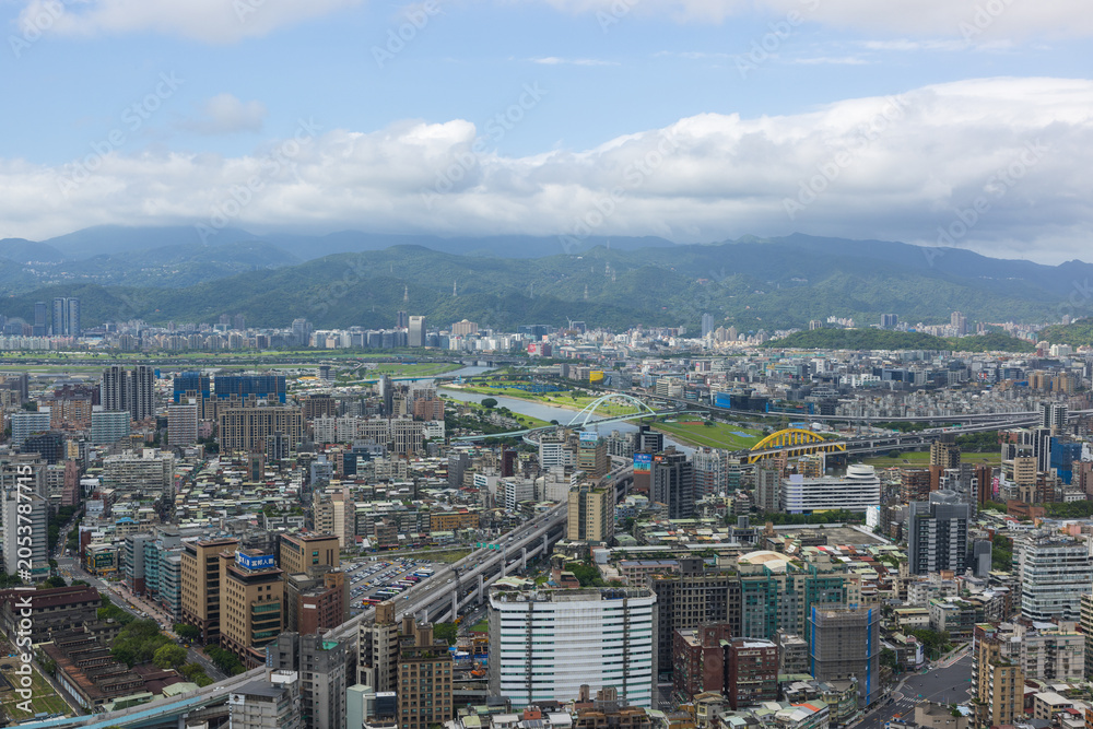 Fototapeta premium Panoramic view of taipei city with keelung river and bridges