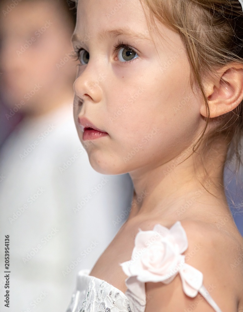 Naklejka premium Kindermodenschau