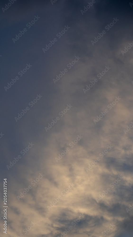 Fototapeta premium Dramatic Sky with Wispy Clouds