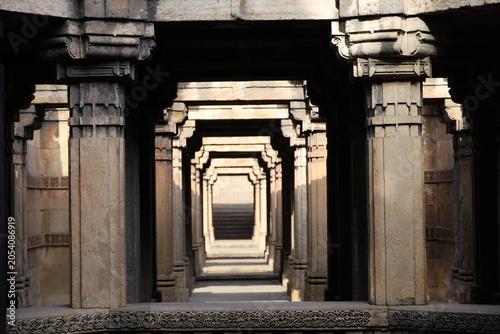 Quadro su tela Marvel at the intricate stone carvings and timeless architecture of Dada Hari Stepwell, Ahmedabad