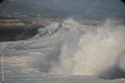Schilderij op canvas Huge swell waves exploding on the shore at The wedge