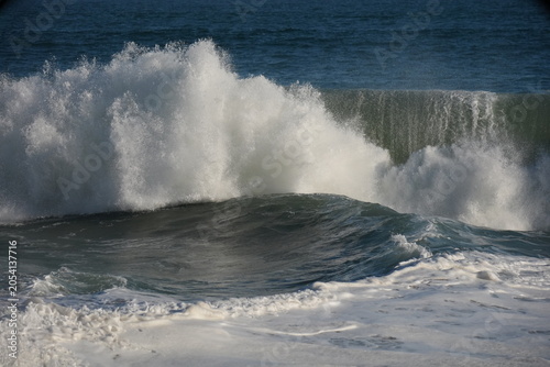 Bild auf Leinwand Giant swell barrels breaking at the wedge