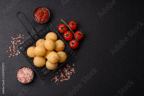 Foto Cheese balls or potato croquettes, golden brown, fried with salt and spices