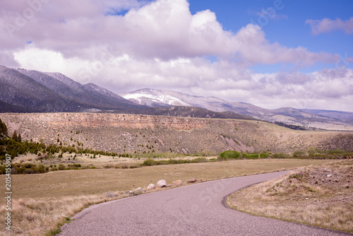 Canvas Print Valley road beneath storm clouds