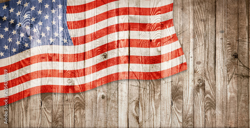 Foto USA flag waving on old grunge wooden wall background, 4th of july Independence Day vintage wild west styled banner, retro festive concept for american 250th anniversary holiday