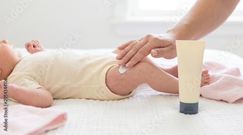 Newborn skin care solutions for preventing diaper rash and promoting baby health