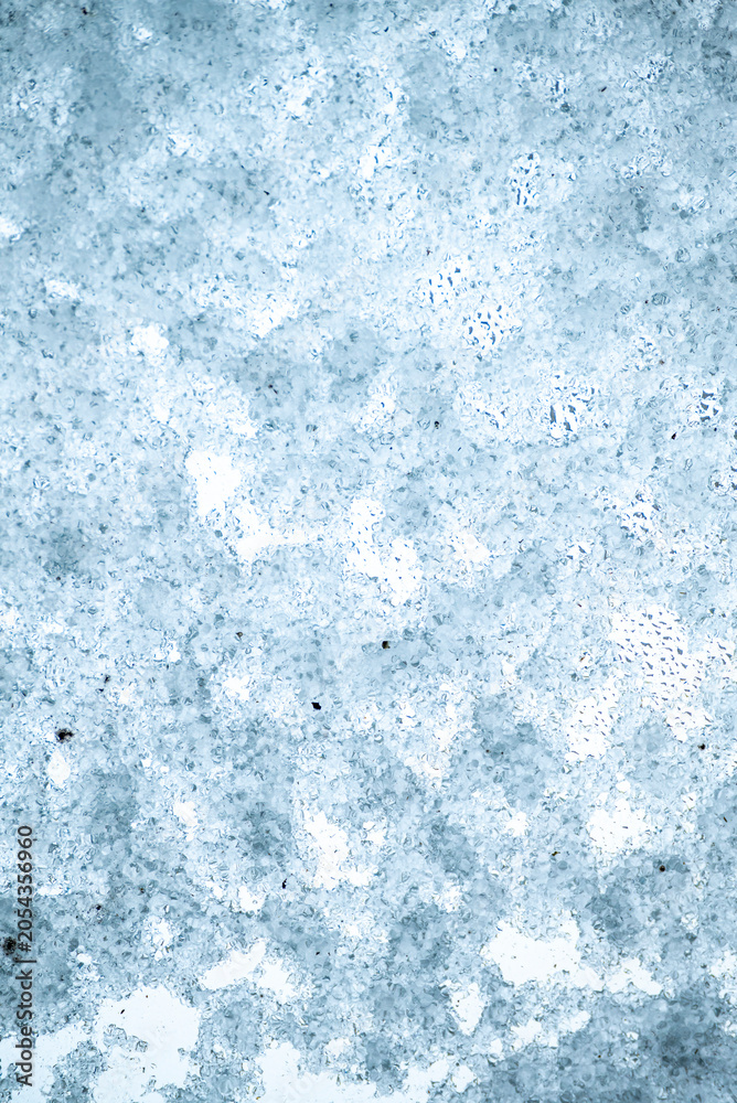 Obraz premium Detailed close up of translucent ice structure with natural cracks and freezing patterns