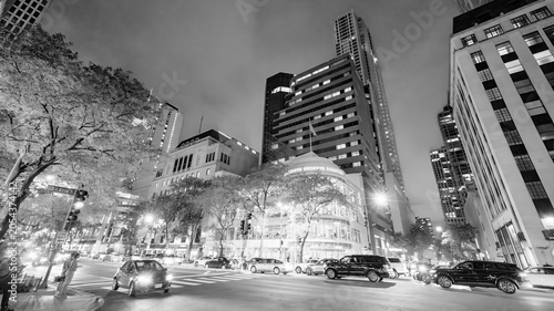 Φωτογραφία Chicago, IL - July 27, 2024: Skyscrapers at night along Magnificent Mile