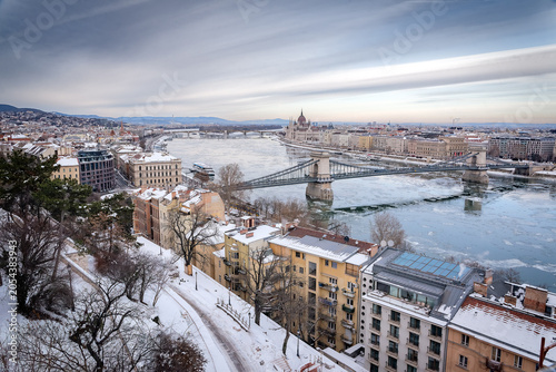 Photography Winter panorama of Budapest with Szechenyi Chain Bridge and Hungarian Parliament