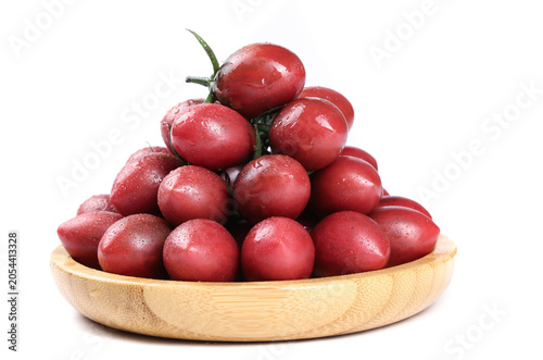 Schilderij op canvas Fresh Red Tomatoes in Wooden Bowl with Water Droplets