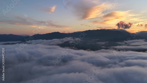 高千穂・国見ヶ丘に広がる雲海の絶景 空撮