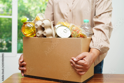 Quadro su tela Foodstuffs in donation box for volunteer to help people.