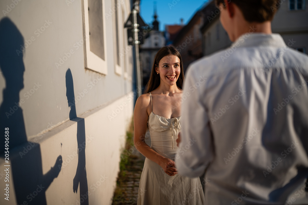 Fototapeta premium Romantic proposal shadow with young couple holding flower