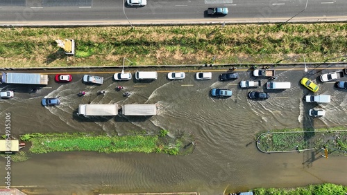 Obraz na plátne An aerial drone shot shows deep floodwaters stalling traffic, revealing gaps in drainage systems, climate adaptation, disaster response, infrastructure durability, and long-term urban resilience