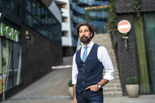 Canvas Print Stylish man with beard and mustache in urban setting